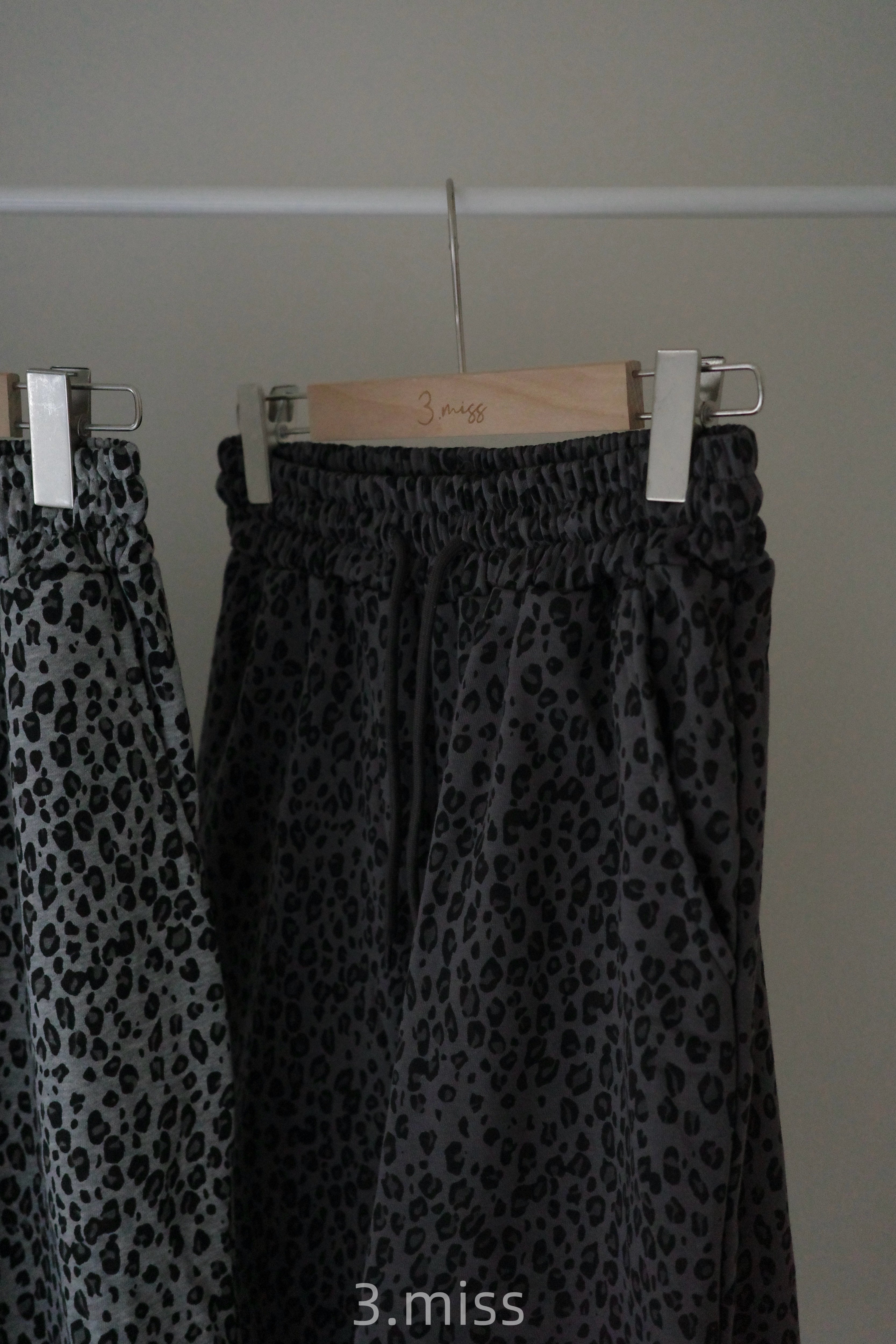 抽繩款豹紋7分棉褲