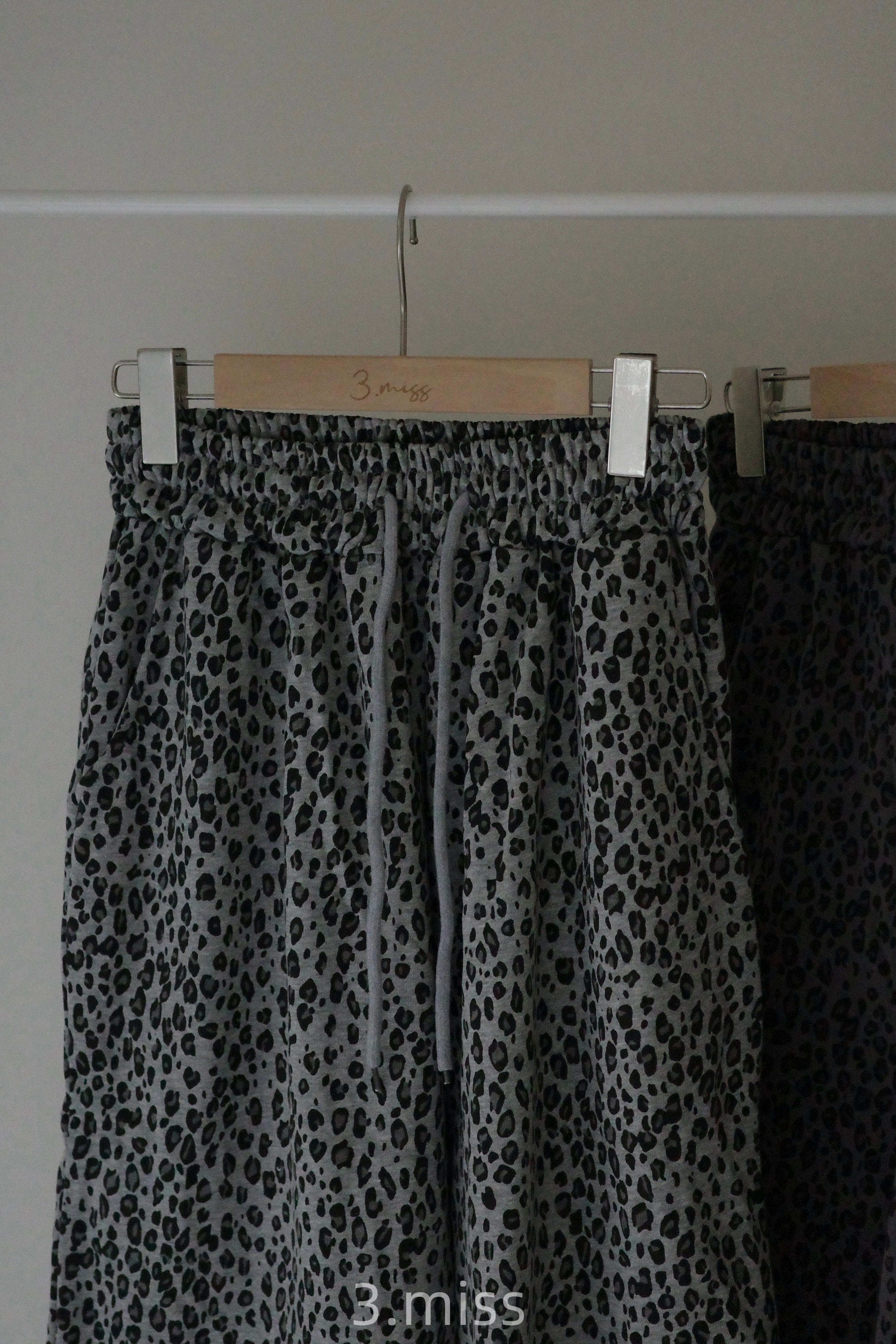 抽繩款豹紋7分棉褲