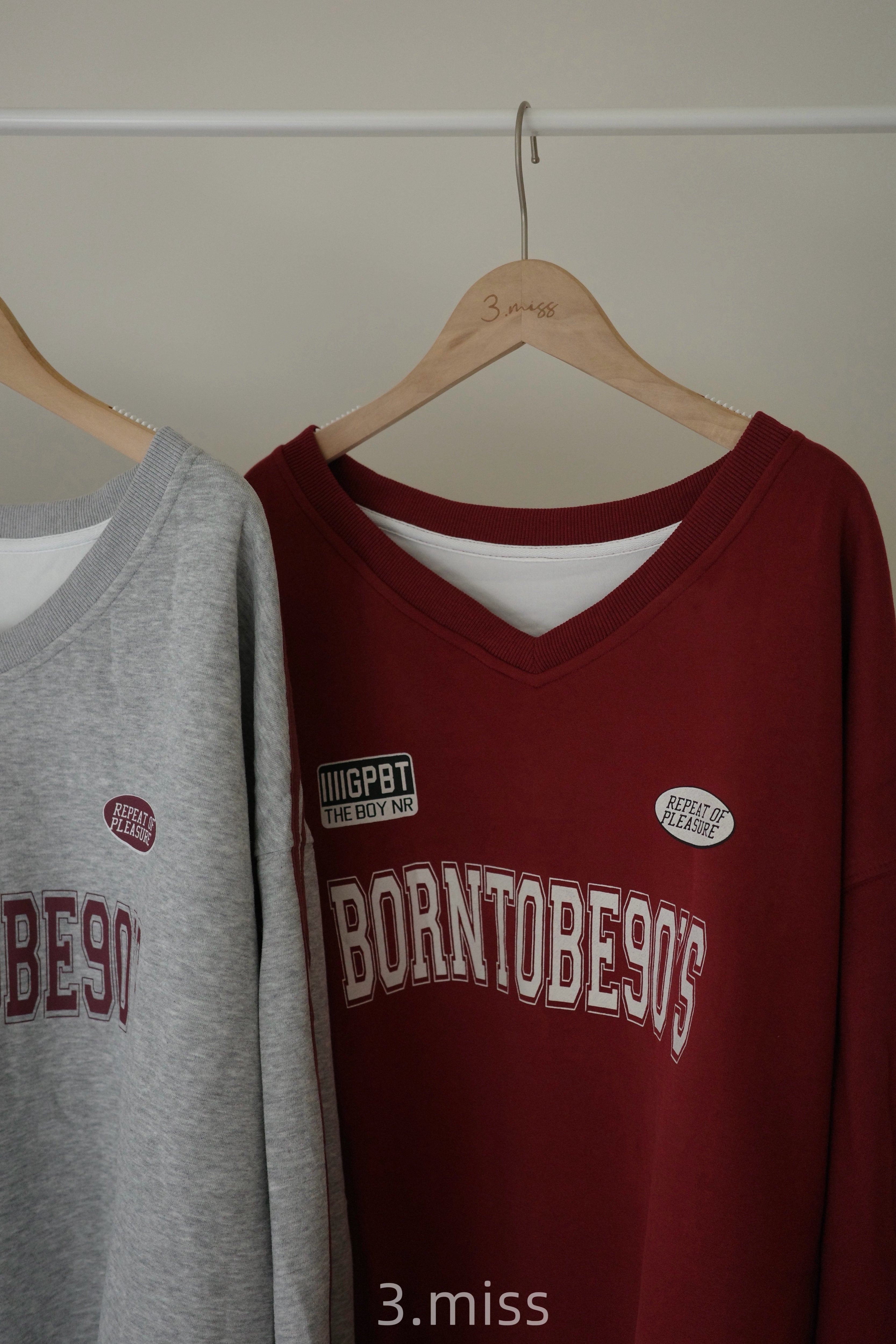 V領運動條紋大學T