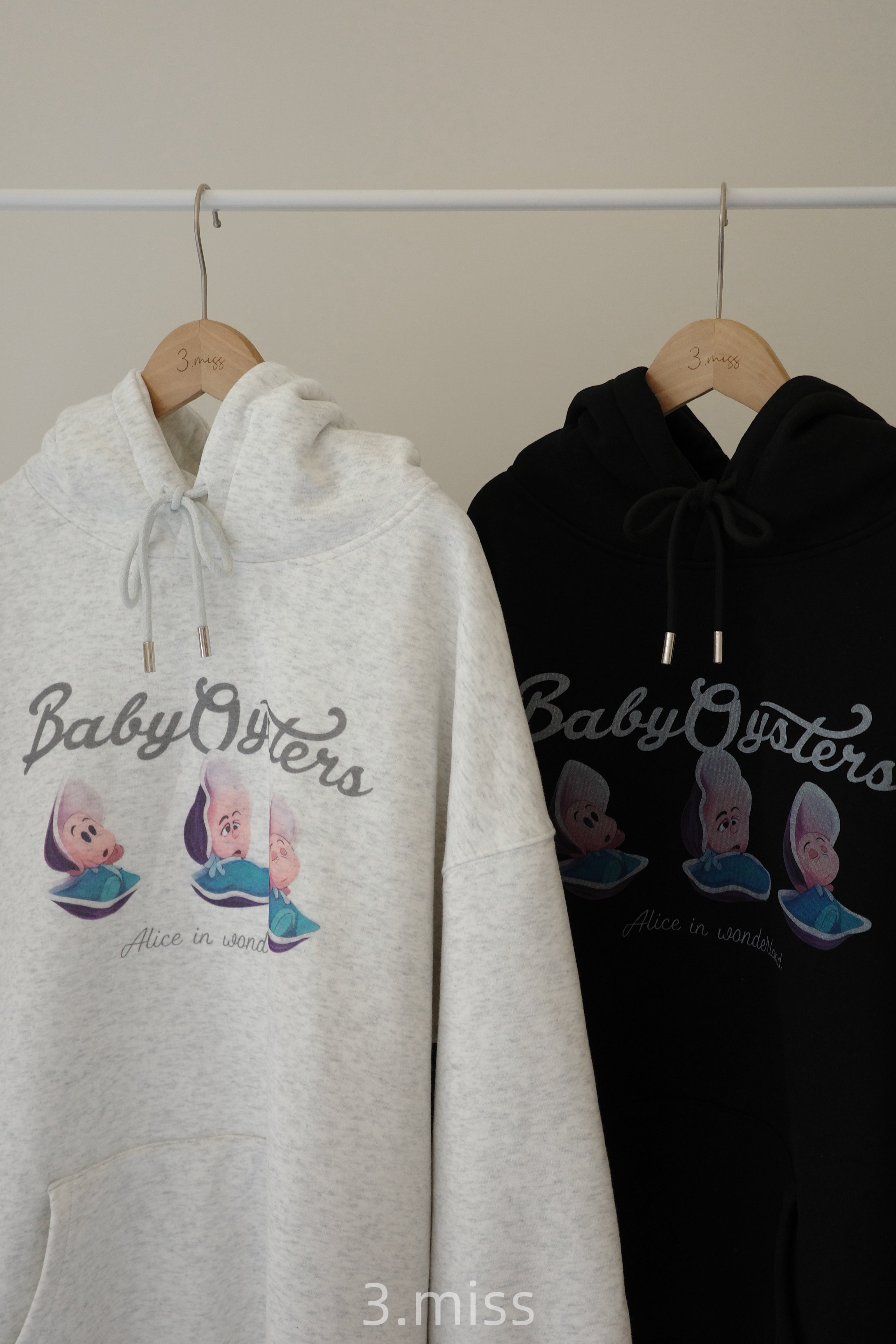 刷絨牡蠣寶帽T ｜白黑