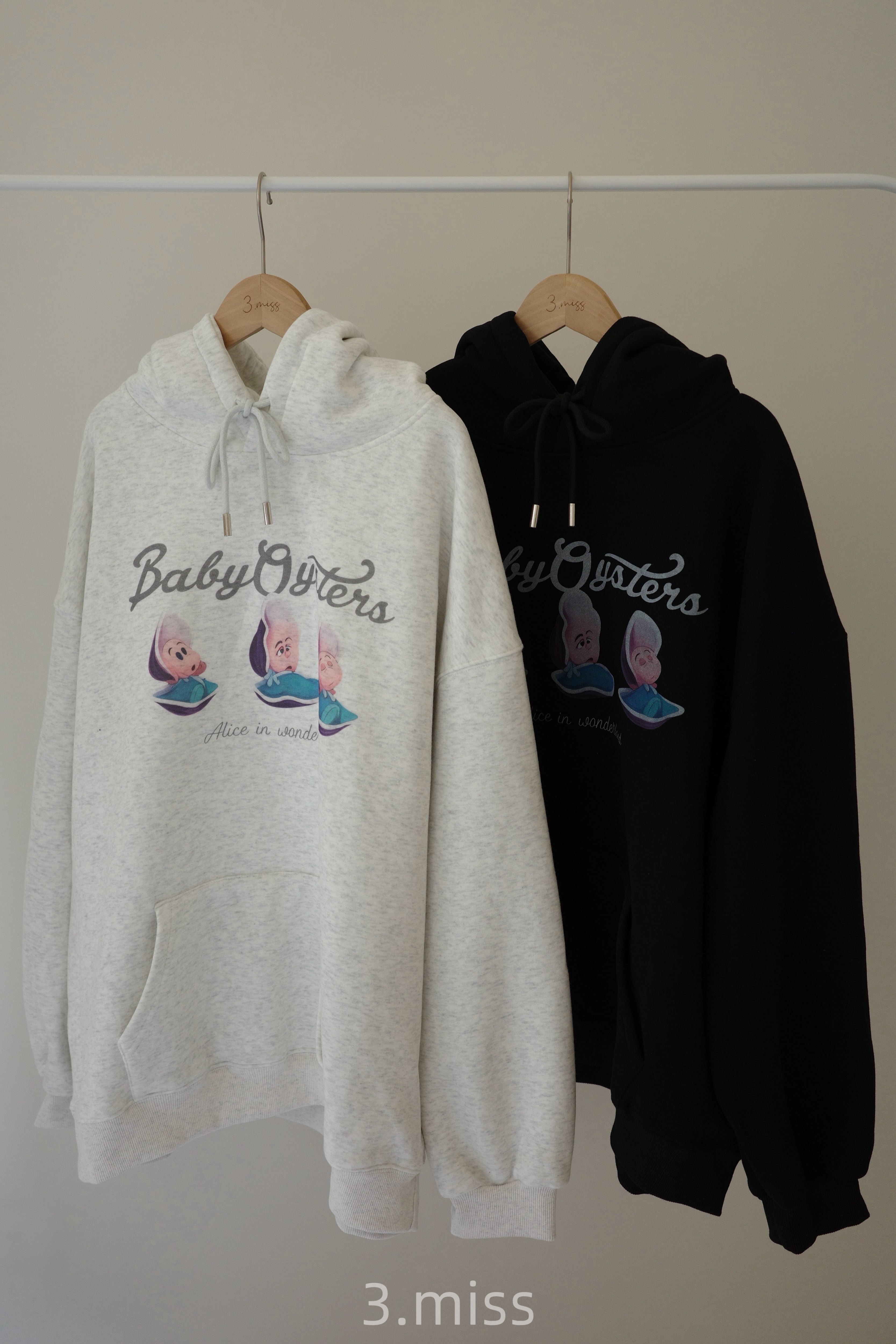 刷絨牡蠣寶帽T ｜白黑