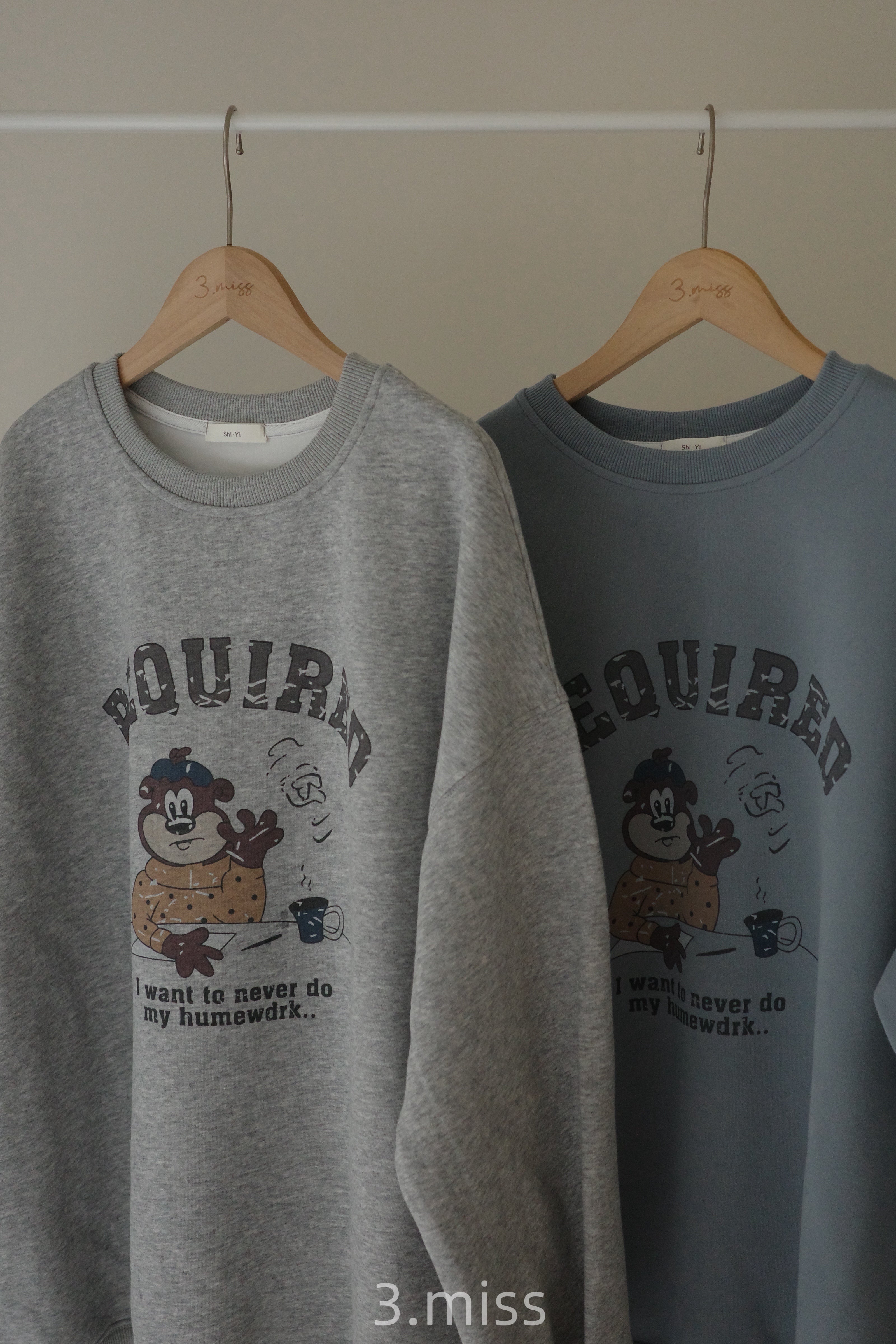 那隻熊喝咖啡｜灰藍