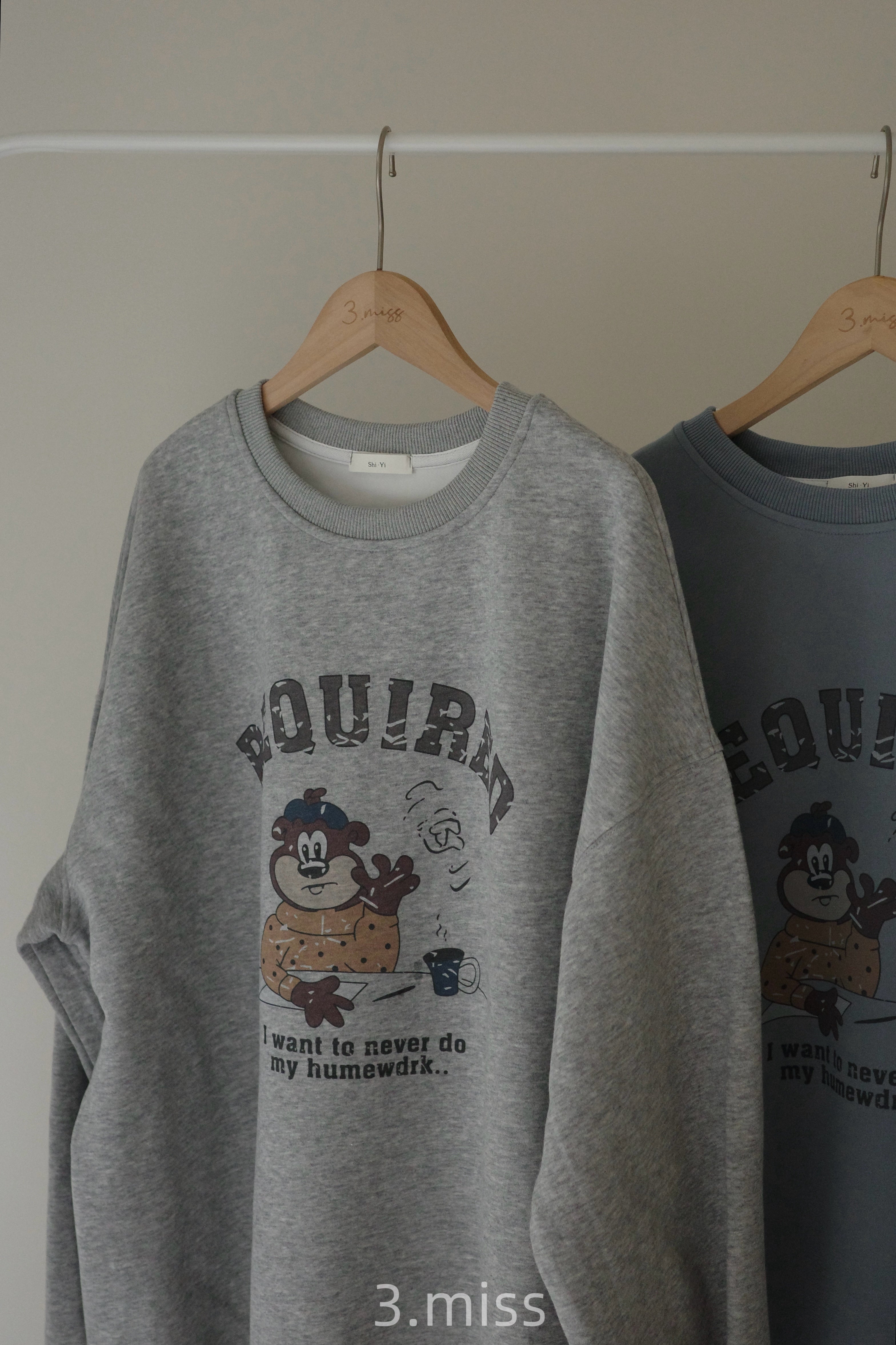 那隻熊喝咖啡｜灰藍