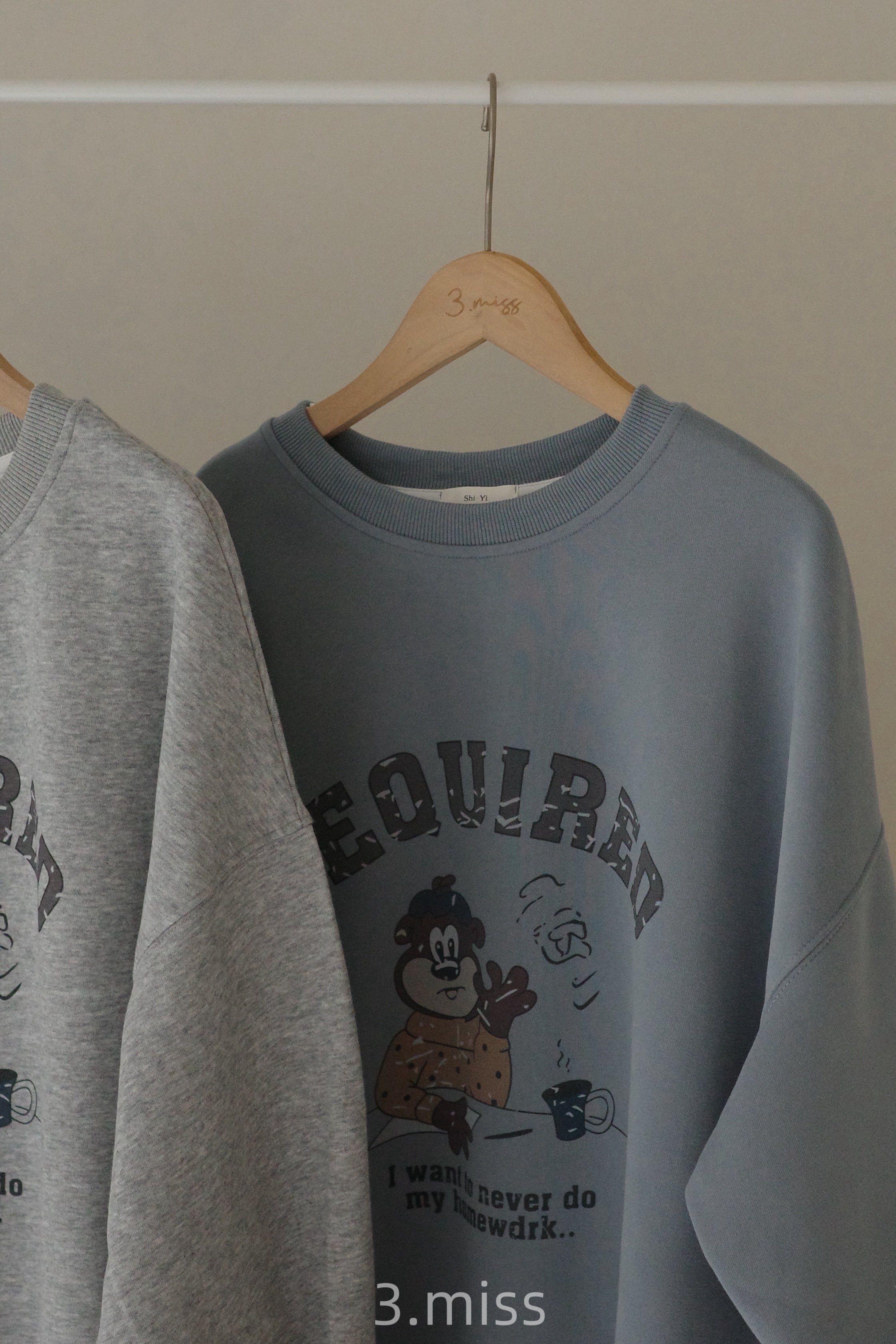 那隻熊喝咖啡｜灰藍